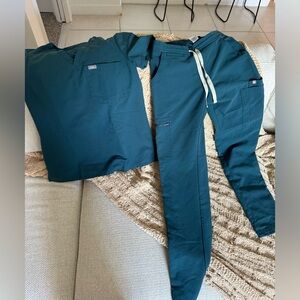 Figs Women’s Zamora Jogger Scrub Pants & Catarina One-pocket scrub top Set, XXS